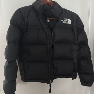 Black north face retro nupste puffer